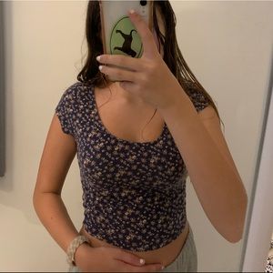 Scoop neck floral top!! size XS